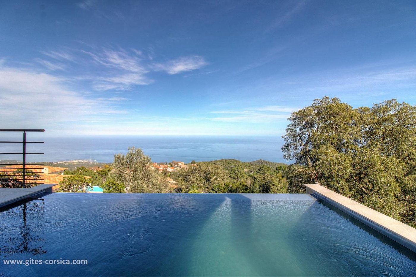 Piscine vue mer